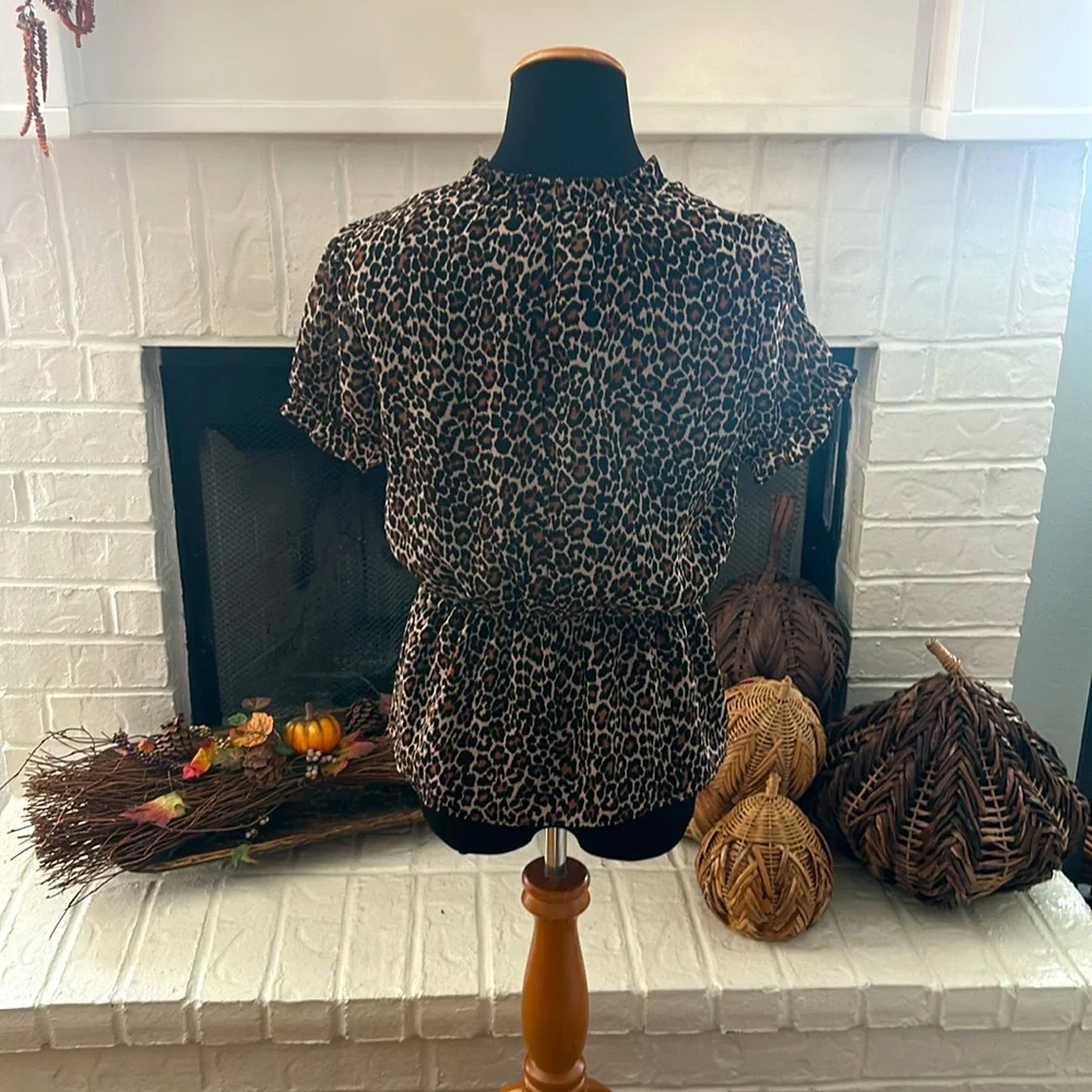 Cute J. Crew leopard print top size XS - Picture 4 of 5
